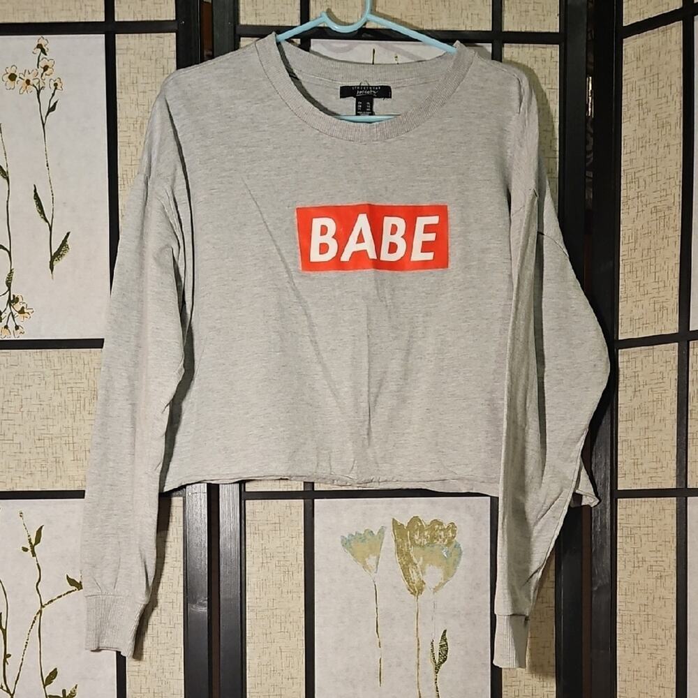 Streetwear Society Gray Sweater with Red 'Babe' Design